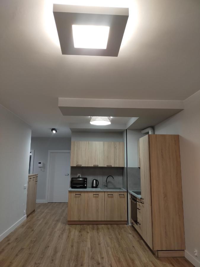 Fajny Apartament Z Parkingiem, Obok Metra. Varsó Kültér fotó