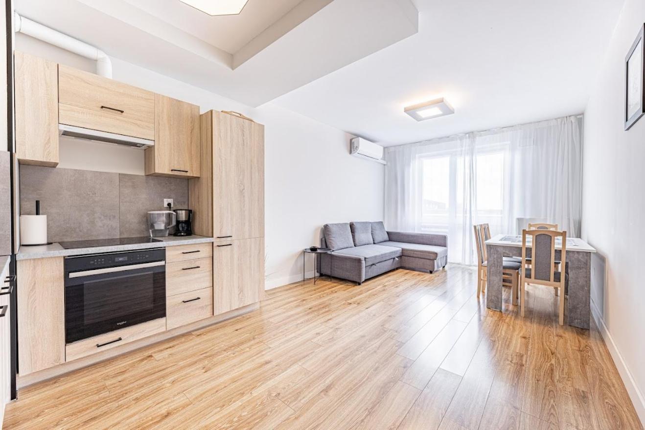 Fajny Apartament Z Parkingiem, Obok Metra. Varsó Kültér fotó
