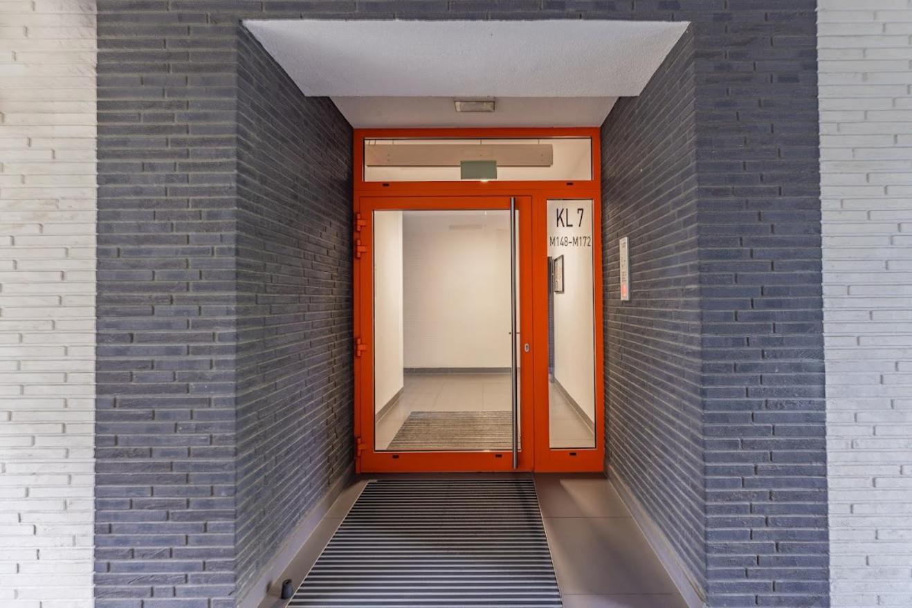 Fajny Apartament Z Parkingiem, Obok Metra. Varsó Kültér fotó