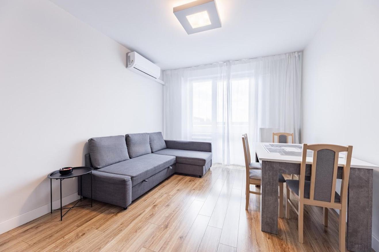 Fajny Apartament Z Parkingiem, Obok Metra. Varsó Kültér fotó